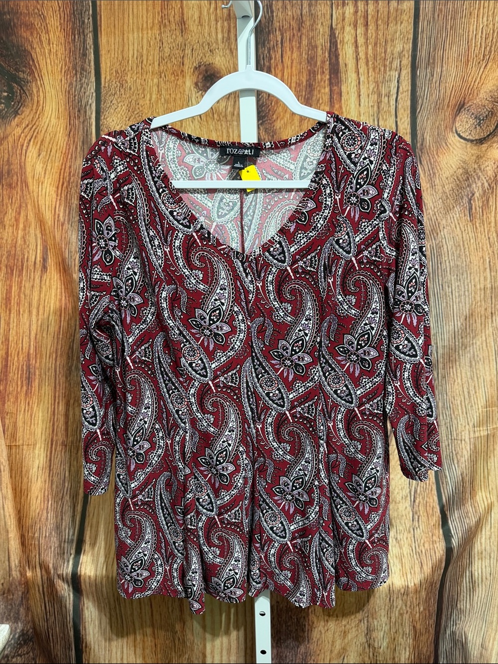 Roz & Ali V-neck Paisley Blouse Size L